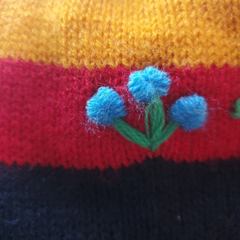 Handcrafted hat - Picture 12 of 12